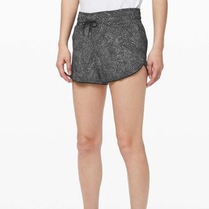 Lululemon choose a side short reversible 3”, 6